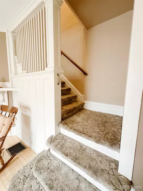 Entry Way - 607 N Fourth, Ishpeming, MI 49849 photo 1 of 7