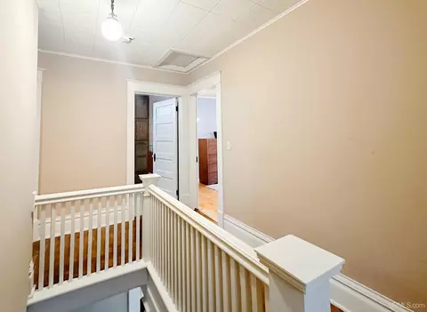 Entry Way - 607 N Fourth, Ishpeming, MI 49849 photo 2 of 7