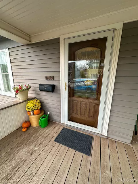 Exterior - 607 N Fourth, Ishpeming, MI 49849 photo 5 of 8