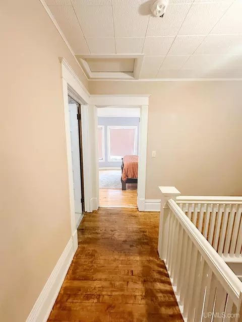 Entry Way - 607 N Fourth, Ishpeming, MI 49849 photo 5 of 7