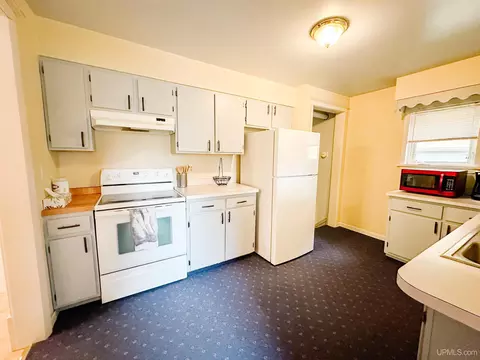 Kitchen - 607 N Fourth, Ishpeming, MI 49849 photo 2 of 3