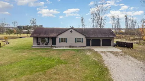2626 E Laporte, Hemlock, MI 48626 photo 2