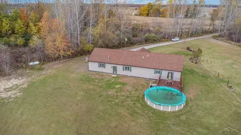 2626 E Laporte, Hemlock, MI 48626 photo 3