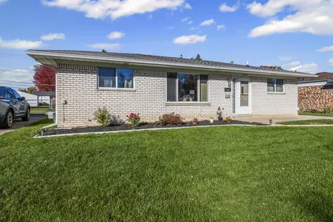 8601 Alwardt Dr, Sterling Heights, MI 48313