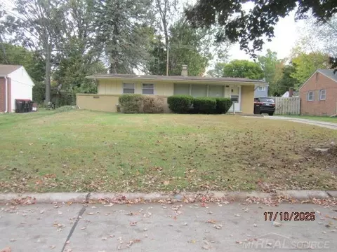 29444 Candlewood Ln, Southfield, MI 48033