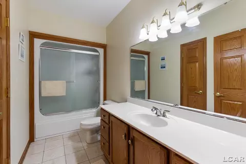Bath - 4250 Evergreen, Adrian, MI 49221 photo 4 of 4