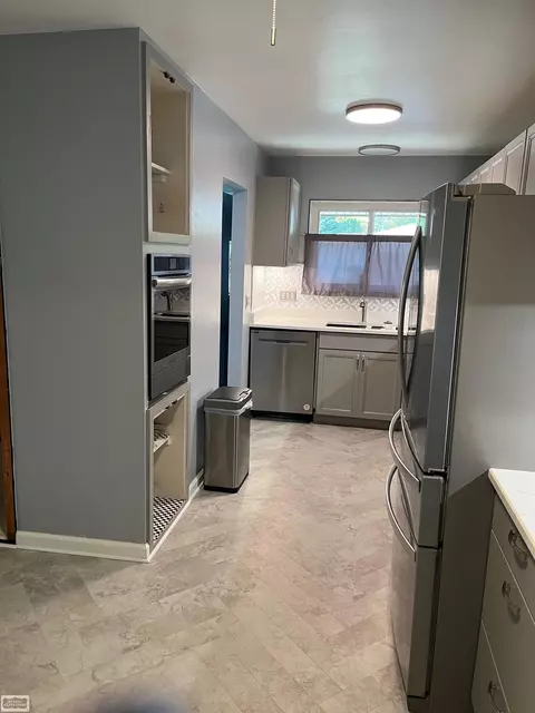 Kitchen - 29366 Wagner, Warren, MI 48093 photo 4 of 5