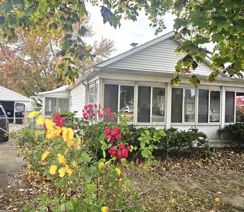 29355 Utica, Roseville, MI 48066