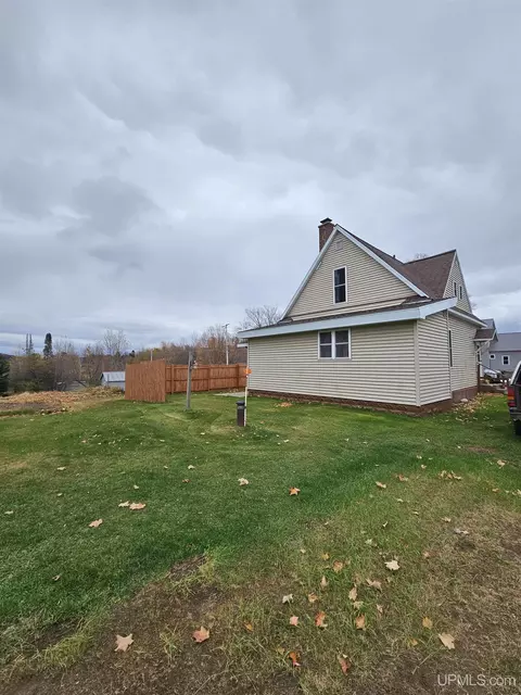 313 Ash, Greenland, MI 49929 photo 3