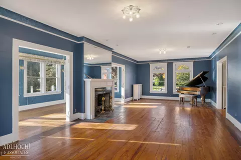 Living - 1036 Yorkshire, Grosse Pointe, MI 48230 photo 2 of 4
