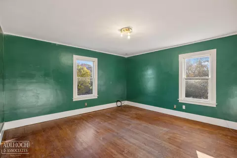 Bedroom - 1036 Yorkshire, Grosse Pointe, MI 48230 photo 2 of 2