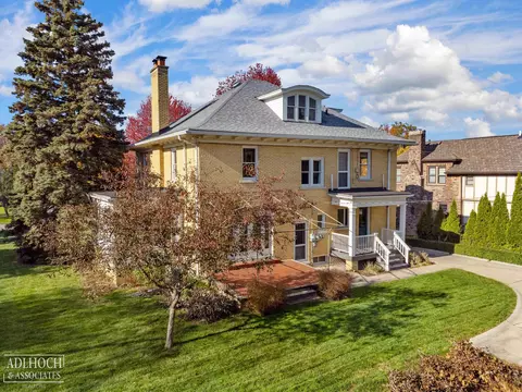 Exterior - 1036 Yorkshire, Grosse Pointe, MI 48230 photo 9 of 10