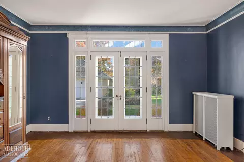 Entry Way - 1036 Yorkshire, Grosse Pointe, MI 48230 photo 2 of 4