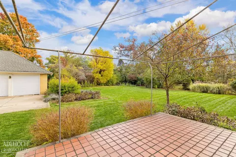Exterior - 1036 Yorkshire, Grosse Pointe, MI 48230 photo 8 of 10
