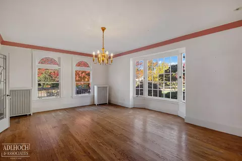 Living - 1036 Yorkshire, Grosse Pointe, MI 48230 photo 4 of 4