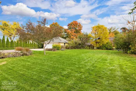 Exterior - 1036 Yorkshire, Grosse Pointe, MI 48230 photo 7 of 10