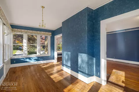Living - 1036 Yorkshire, Grosse Pointe, MI 48230 photo 3 of 4