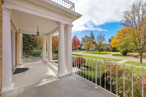 Exterior - 1036 Yorkshire, Grosse Pointe, MI 48230 photo 3 of 10