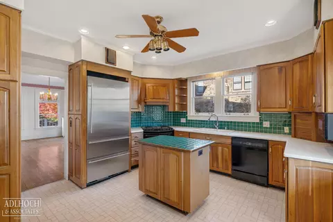 Kitchen - 1036 Yorkshire, Grosse Pointe, MI 48230 photo 1 of 3
