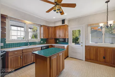Kitchen - 1036 Yorkshire, Grosse Pointe, MI 48230 photo 3 of 3