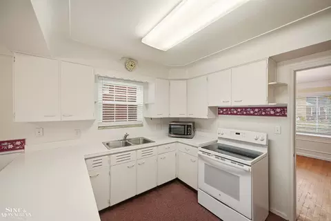 Kitchen - 410 Roland, Grosse Pointe Farms, MI 48236 photo 2 of 4