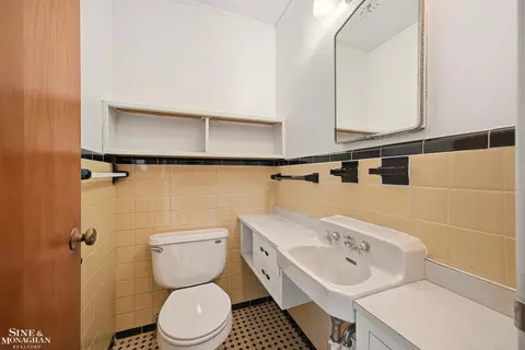 Bath - 410 Roland, Grosse Pointe Farms, MI 48236 photo 3 of 3