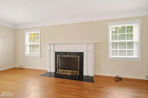 Living - 410 Roland, Grosse Pointe Farms, MI 48236 photo 3 of 4