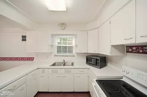 Kitchen - 410 Roland, Grosse Pointe Farms, MI 48236 photo 1 of 4