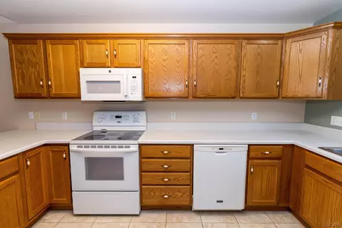 Kitchen - 2101 Lakewood, Adrian, MI 49221 photo 3 of 5