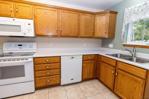 Kitchen - 2101 Lakewood, Adrian, MI 49221 photo 4 of 5