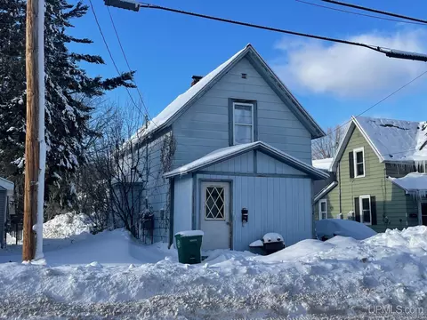 1212 Division, Marquette, MI 49855
