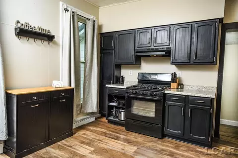 Kitchen - 604 Comstock, Adrian, MI 49221 photo 4 of 6