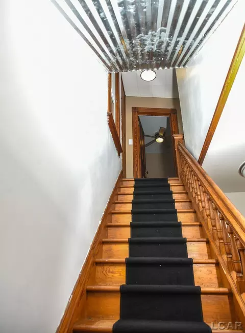 Entry Way - 604 Comstock, Adrian, MI 49221 photo 2 of 3