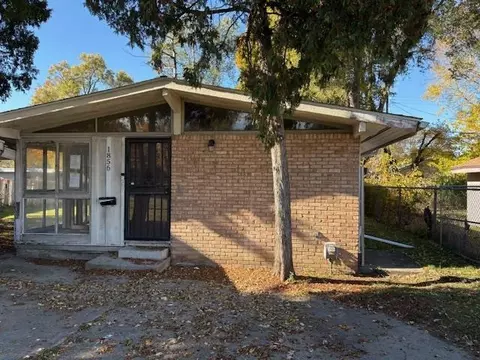 1856 S Averill, Flint, MI 48503