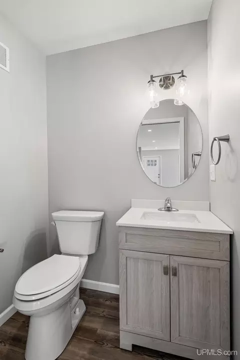 429 E New York, Ishpeming, MI 49849 photo 9
