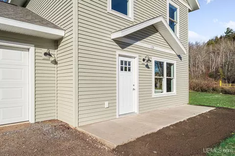 429 E New York, Ishpeming, MI 49849 photo 2