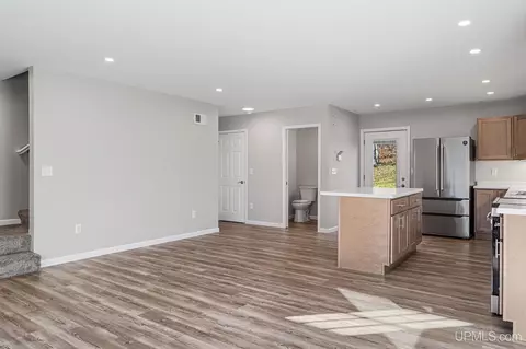 429 E New York, Ishpeming, MI 49849 photo 8