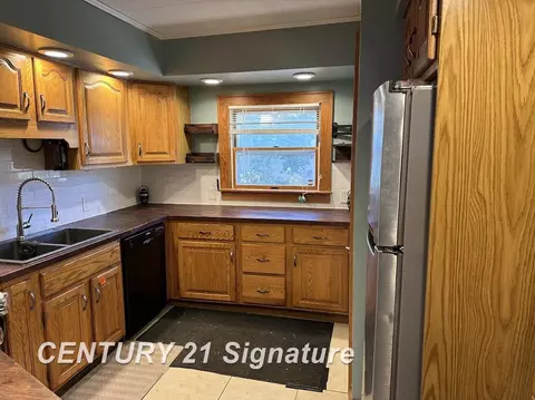 Kitchen - 410 E Main, Flushing, MI 48433 photo 2 of 3