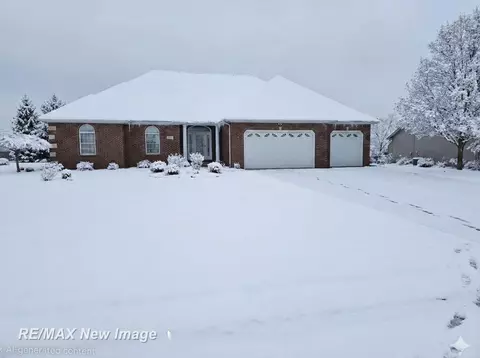 4374 Island Dr, Saginaw, MI 48603