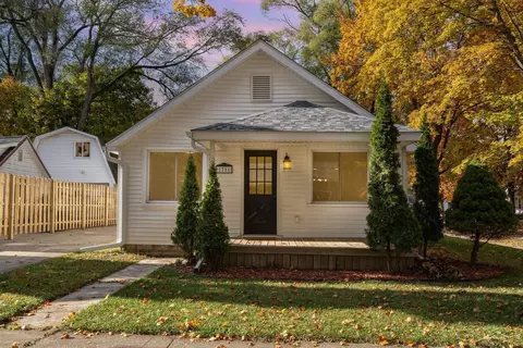 1711 Adelaide, Midland, MI 48640