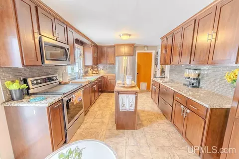 1608 S 17, Escanaba, MI 49829 photo 8
