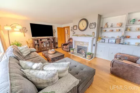 1608 S 17, Escanaba, MI 49829 photo 6