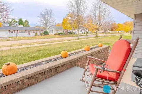 1608 S 17, Escanaba, MI 49829 photo 4