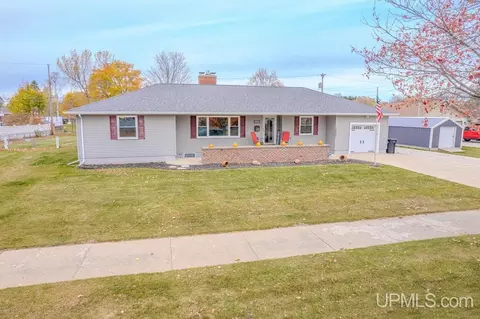 1608 S 17, Escanaba, MI 49829 photo 3
