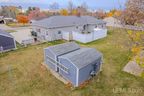 1608 S 17, Escanaba, MI 49829 photo 2