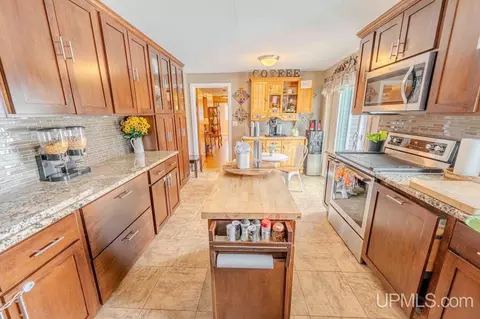 1608 S 17, Escanaba, MI 49829 photo 7