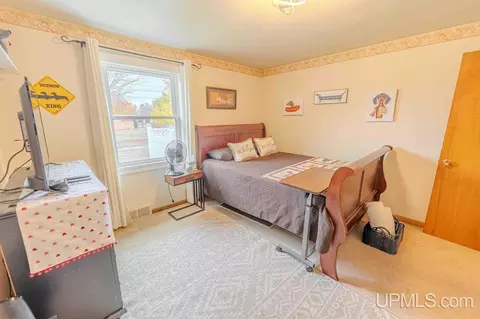 1608 S 17, Escanaba, MI 49829 photo 15