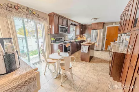 1608 S 17, Escanaba, MI 49829 photo 11