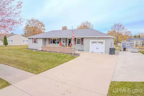 1608 S 17, Escanaba, MI 49829