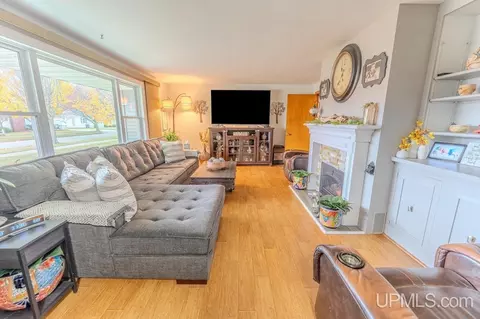 1608 S 17, Escanaba, MI 49829 photo 5